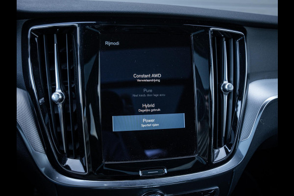 Volvo V60 2.0 T8 Recharge AWD Dark R-Design - Pano l HUD l Memory l Hkardon