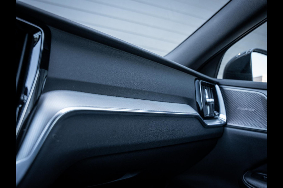 Volvo V60 2.0 T8 Recharge AWD Dark R-Design - Pano l HUD l Memory l Hkardon