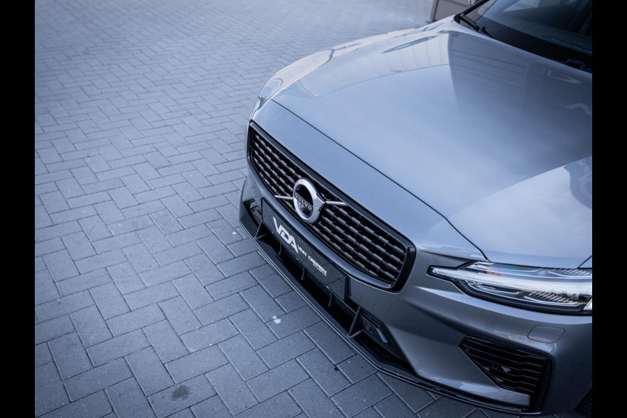 Volvo V60 2.0 T8 Recharge AWD Dark R-Design - Pano l HUD l Memory l Hkardon