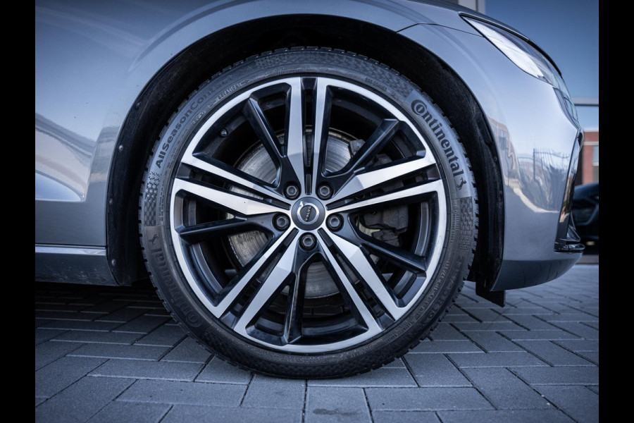 Volvo V60 2.0 T8 Recharge AWD Dark R-Design - Pano l HUD l Memory l Hkardon