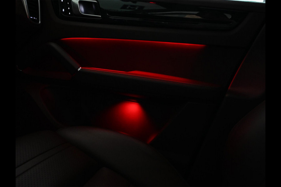 Porsche Cayenne 3.0 E-Hybrid NL-Auto | Panoramadak | Bose | 360 Camera | Soft Close | Sport Chrono | 14-Wegs Memory Seats | Ambiance Interieur | Luchtvering | Stoelverwarming |