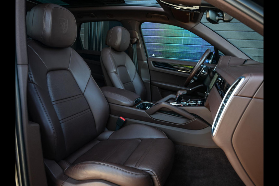 Porsche Cayenne 3.0 E-Hybrid NL-Auto | Panoramadak | Bose | 360 Camera | Soft Close | Sport Chrono | 14-Wegs Memory Seats | Ambiance Interieur | Luchtvering | Stoelverwarming |