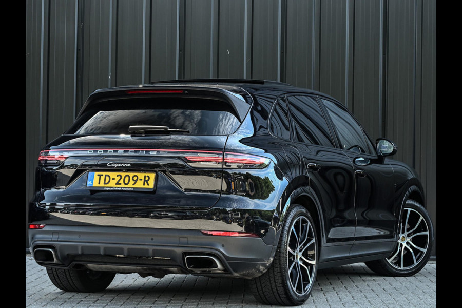 Porsche Cayenne 3.0 E-Hybrid NL-Auto | Panoramadak | Bose | 360 Camera | Soft Close | Sport Chrono | 14-Wegs Memory Seats | Ambiance Interieur | Luchtvering | Stoelverwarming |