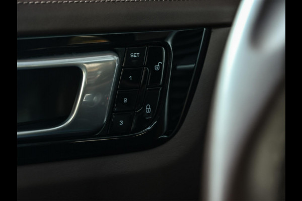 Porsche Cayenne 3.0 E-Hybrid NL-Auto | Panoramadak | Bose | 360 Camera | Soft Close | Sport Chrono | 14-Wegs Memory Seats | Ambiance Interieur | Luchtvering | Stoelverwarming |
