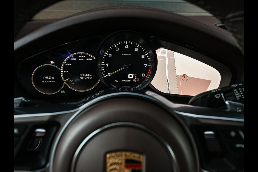 Porsche Cayenne 3.0 E-Hybrid NL-Auto | Panoramadak | Bose | 360 Camera | Soft Close | Sport Chrono | 14-Wegs Memory Seats | Ambiance Interieur | Luchtvering | Stoelverwarming |
