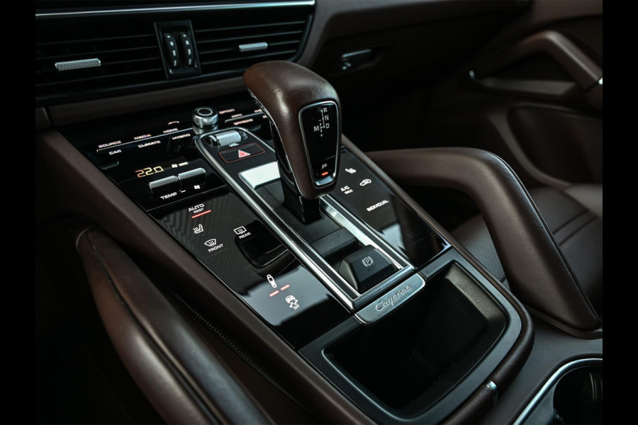 Porsche Cayenne 3.0 E-Hybrid NL-Auto | Panoramadak | Bose | 360 Camera | Soft Close | Sport Chrono | 14-Wegs Memory Seats | Ambiance Interieur | Luchtvering | Stoelverwarming |