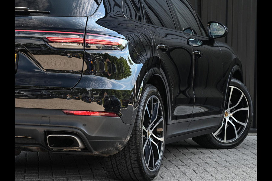 Porsche Cayenne 3.0 E-Hybrid NL-Auto | Panoramadak | Bose | 360 Camera | Soft Close | Sport Chrono | 14-Wegs Memory Seats | Ambiance Interieur | Luchtvering | Stoelverwarming |