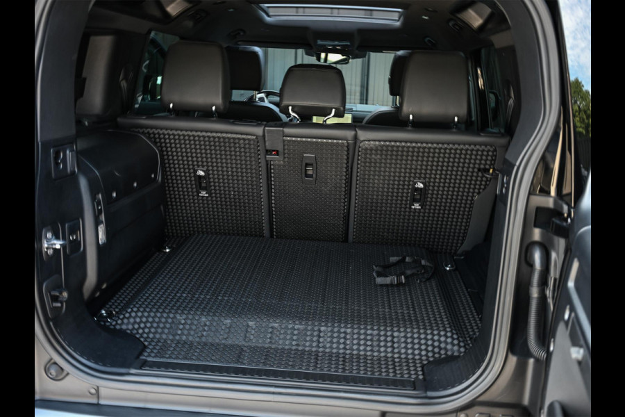 Land Rover Defender 110 2.0 P400e 110 X-Dynamic S | Panoramadak | 360 Camera | Adaptive Cruise Control | Stuur + Stoelverwarming | Trekhaak | Keyless Entry |
