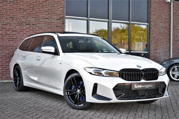 BMW 3 Serie Touring 320e xDrive M-Sport Pro Pano ACC Trekh El-zetels H/K 19inch