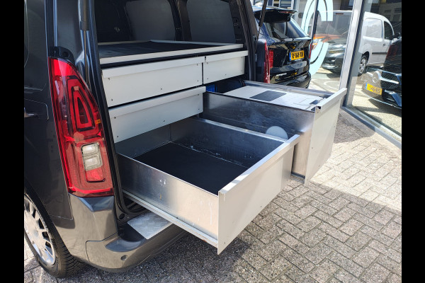Opel Combo 1.5D 102PK L1H1 Koelkast+Inbouwladen Airco Navi Stoelverwarming Apple Carplay Android Auto Cruise Control DAB Bluetooth Pdc Euro 6 Achterklep Schuifdeur Wandbetimmering Betonplex Vloer 1e Eigenaar Dealeronderhouden Origineel Nederlandse Auto