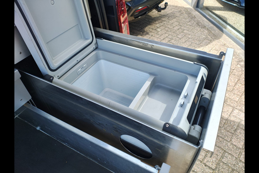 Opel Combo 1.5D 102PK L1H1 Koelkast+Inbouwladen Airco Navi Stoelverwarming Apple Carplay Android Auto Cruise Control DAB Bluetooth Pdc Euro 6 Achterklep Schuifdeur Wandbetimmering Betonplex Vloer 1e Eigenaar Dealeronderhouden Origineel Nederlandse Auto