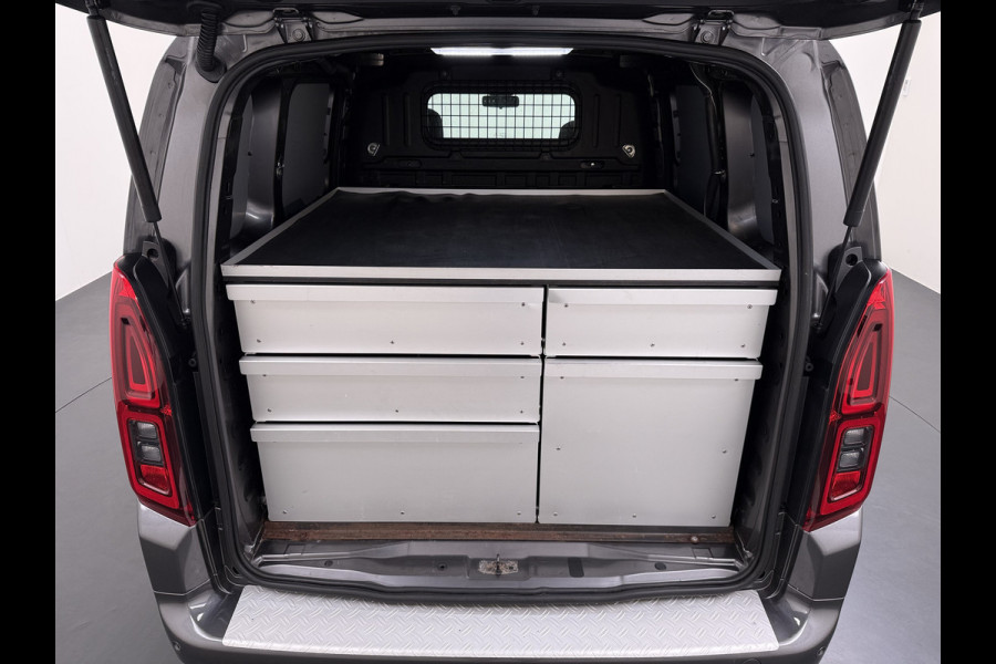 Opel Combo 1.5D 102PK L1H1 Koelkast+Inbouwladen Airco Navi Stoelverwarming Apple Carplay Android Auto Cruise Control DAB Bluetooth Pdc Euro 6 Achterklep Schuifdeur Wandbetimmering Betonplex Vloer 1e Eigenaar Dealeronderhouden Origineel Nederlandse Auto
