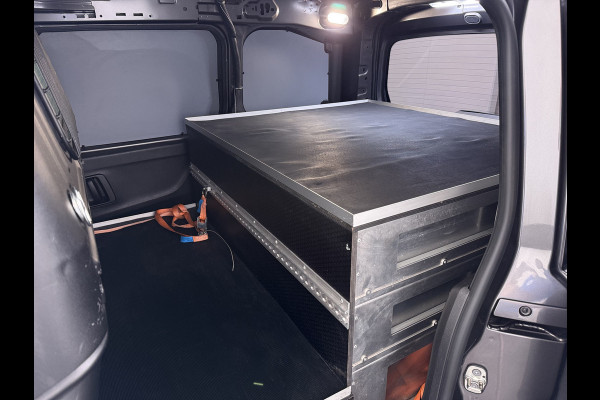 Opel Combo 1.5D 102PK L1H1 Koelkast+Inbouwladen Airco Navi Stoelverwarming Apple Carplay Android Auto Cruise Control DAB Bluetooth Pdc Euro 6 Achterklep Schuifdeur Wandbetimmering Betonplex Vloer 1e Eigenaar Dealeronderhouden Origineel Nederlandse Auto