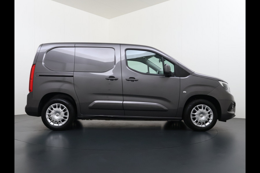 Opel Combo 1.5D 102PK L1H1 Koelkast+Inbouwladen Airco Navi Stoelverwarming Apple Carplay Android Auto Cruise Control DAB Bluetooth Pdc Euro 6 Achterklep Schuifdeur Wandbetimmering Betonplex Vloer 1e Eigenaar Dealeronderhouden Origineel Nederlandse Auto