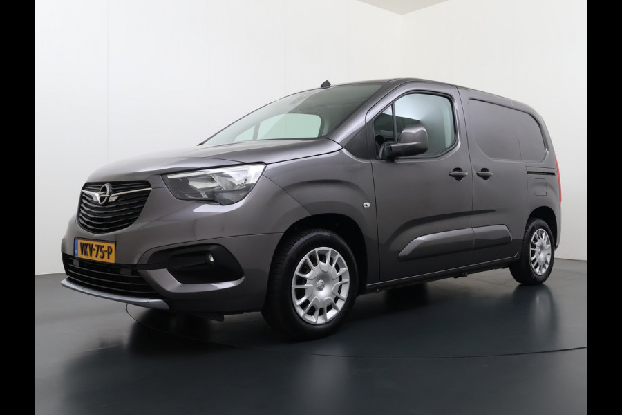Opel Combo 1.5D 102PK L1H1 Koelkast+Inbouwladen Airco Navi Stoelverwarming Apple Carplay Android Auto Cruise Control DAB Bluetooth Pdc Euro 6 Achterklep Schuifdeur Wandbetimmering Betonplex Vloer 1e Eigenaar Dealeronderhouden Origineel Nederlandse Auto
