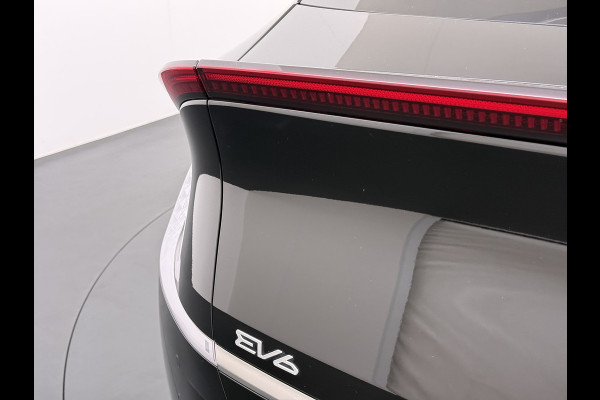 Kia Ev6 Plus 77.4kWh SOH 100% Trekhaak Adap.Cruise Warmtepomp Leder+Ventilatie+Verwarming Meridian®-Surround Verwarmd Stuur+Achterbank N Stoel-Memory Elek.Achterklep Privacy Glas USB Bluetooth DAB ESP Lane Assist 1.600KG Trekgewicht Dealeronderhouden