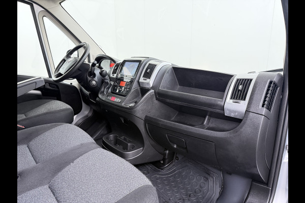 Fiat Ducato Maxi 35H 2.3D 141PK Automaat L2H1 3-Persoons Trekhaak Navi Camera Cruise Control Ecc Bluetooth Euro 6 Betonplexvloer Wandbetimmering Schuifdeur 3.000KG Trekgewicht