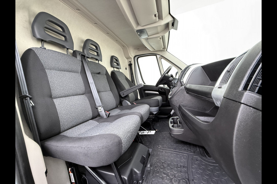 Fiat Ducato Maxi 35H 2.3D 141PK Automaat L2H1 3-Persoons Trekhaak Navi Camera Cruise Control Ecc Bluetooth Euro 6 Betonplexvloer Wandbetimmering Schuifdeur 3.000KG Trekgewicht