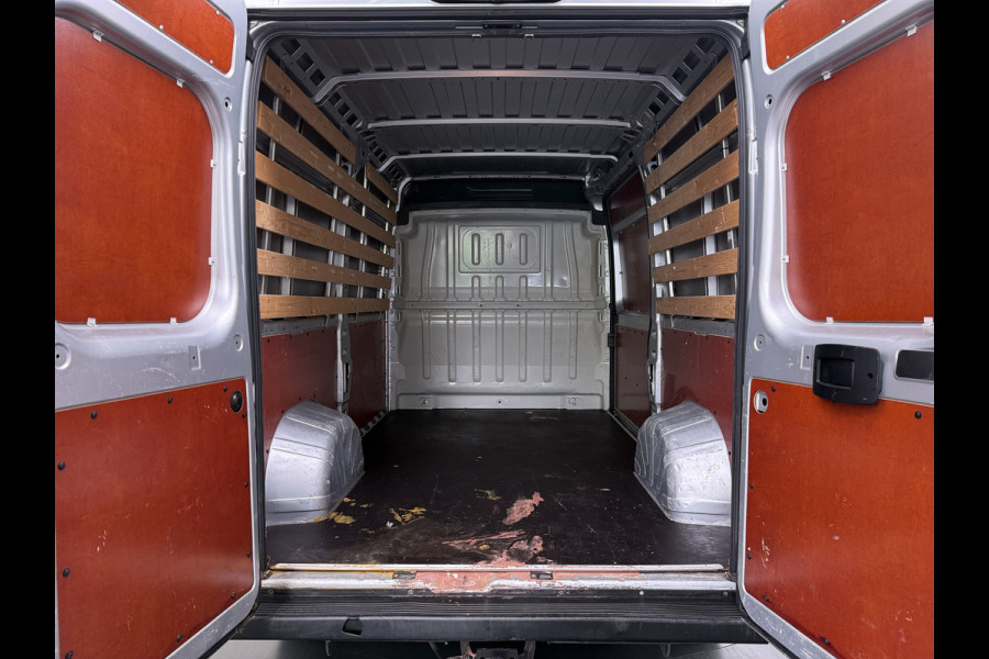 Fiat Ducato Maxi 35H 2.3D 141PK Automaat L2H1 3-Persoons Trekhaak Navi Camera Cruise Control Ecc Bluetooth Euro 6 Betonplexvloer Wandbetimmering Schuifdeur 3.000KG Trekgewicht