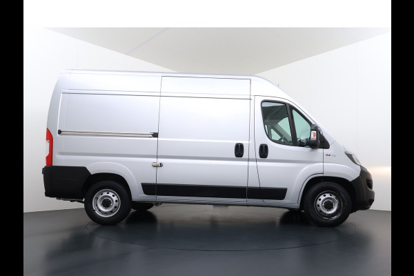 Fiat Ducato Maxi 35H 2.3D 141PK Automaat L2H1 3-Persoons Trekhaak Navi Camera Cruise Control Ecc Bluetooth Euro 6 Betonplexvloer Wandbetimmering Schuifdeur 3.000KG Trekgewicht