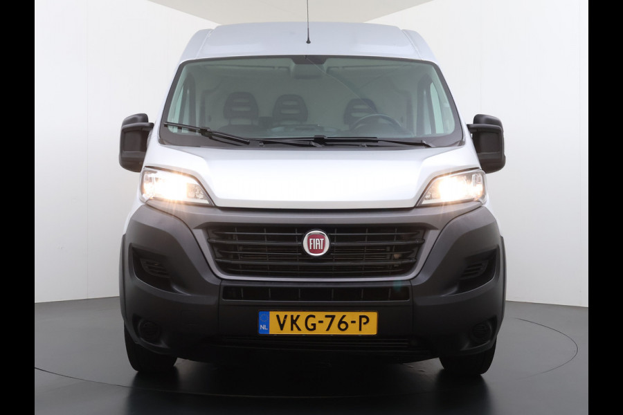Fiat Ducato Maxi 35H 2.3D 141PK Automaat L2H1 3-Persoons Trekhaak Navi Camera Cruise Control Ecc Bluetooth Euro 6 Betonplexvloer Wandbetimmering Schuifdeur 3.000KG Trekgewicht