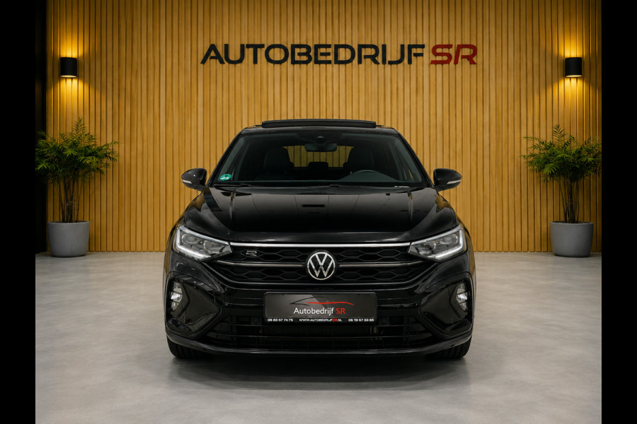 Volkswagen Taigo 1.5 TSI R-Line Panoramadak! IQ Light! Beats! IQ Drive! Camera! Stoelverwarming! Lane Assist!