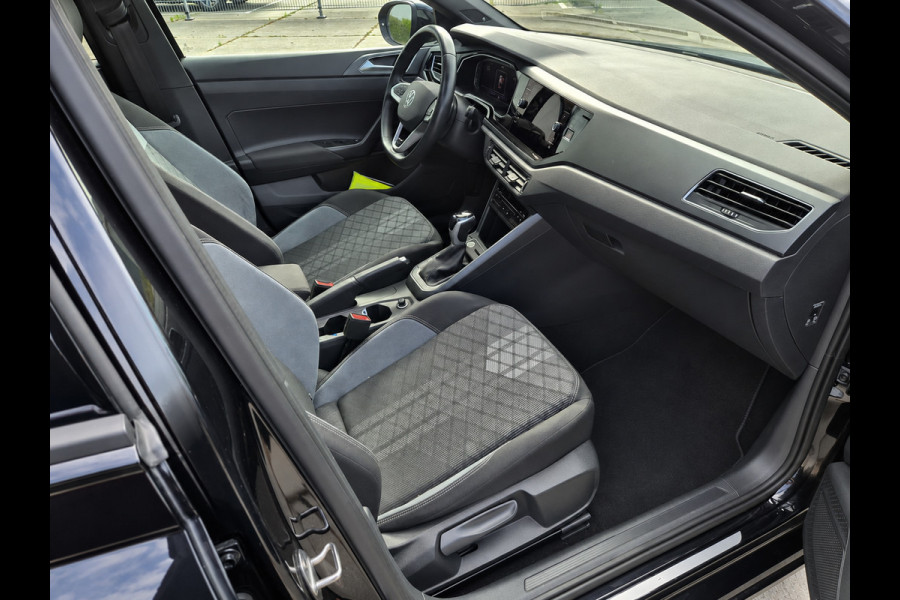 Volkswagen Taigo 1.5 TSI R-Line Panoramadak! IQ Light! Beats! IQ Drive! Camera! Stoelverwarming! Lane Assist!