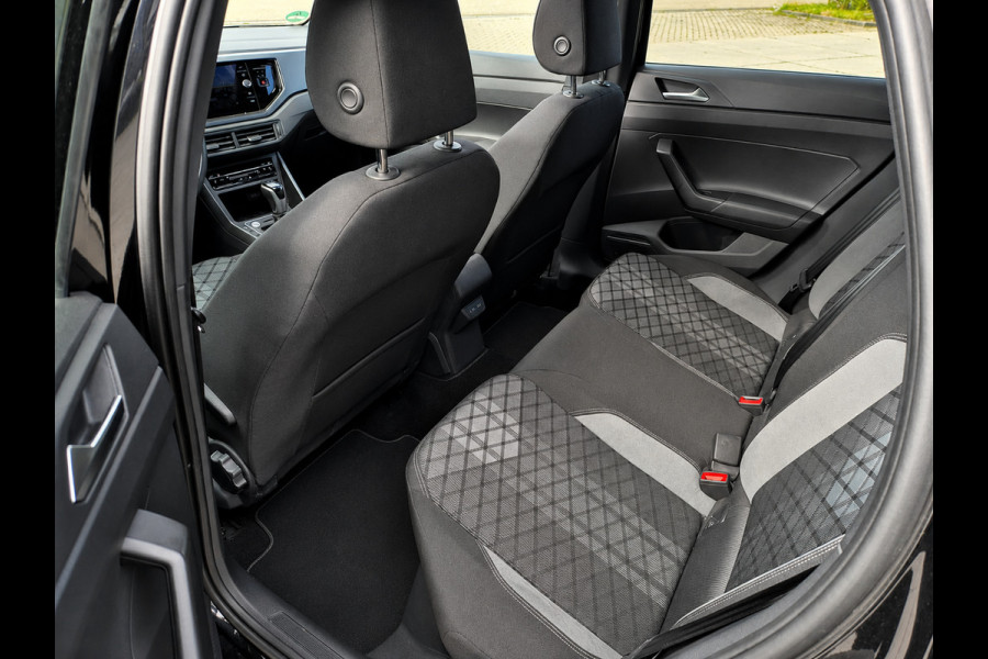 Volkswagen Taigo 1.5 TSI R-Line Panoramadak! IQ Light! Beats! IQ Drive! Camera! Stoelverwarming! Lane Assist!