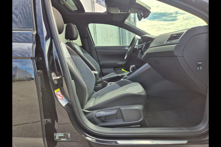Volkswagen Taigo 1.5 TSI R-Line Panoramadak! IQ Light! Beats! IQ Drive! Camera! Stoelverwarming! Lane Assist!