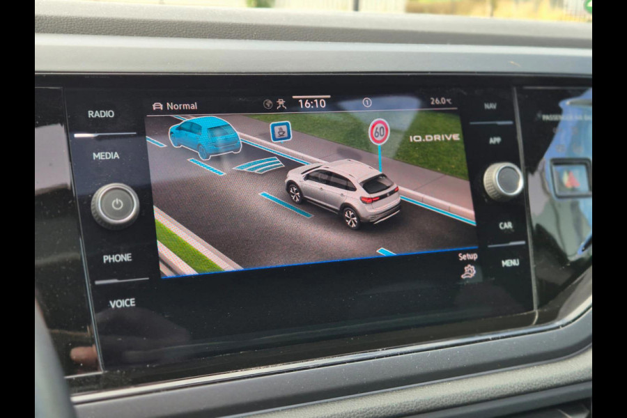 Volkswagen Taigo 1.5 TSI R-Line Panoramadak! IQ Light! Beats! IQ Drive! Camera! Stoelverwarming! Lane Assist!