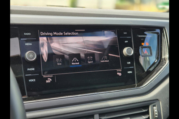 Volkswagen Taigo 1.5 TSI R-Line Panoramadak! IQ Light! Beats! IQ Drive! Camera! Stoelverwarming! Lane Assist!