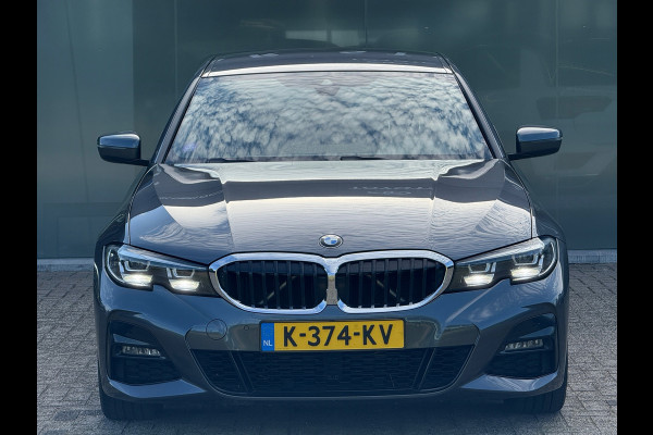 BMW 3-serie 320i High Executive M-Sport Dealer onderhouden