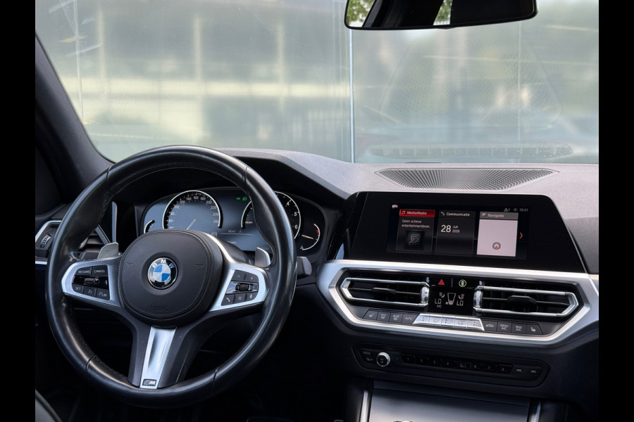 BMW 3-serie 320i High Executive M-Sport Dealer onderhouden