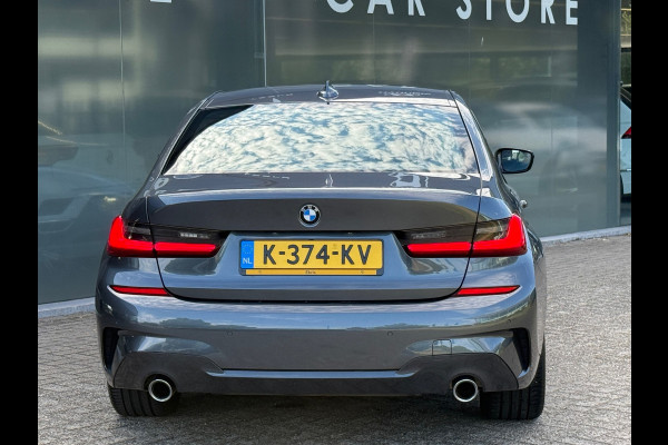 BMW 3-serie 320i High Executive M-Sport Dealer onderhouden