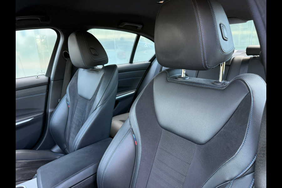 BMW 3-serie 320i High Executive M-Sport Dealer onderhouden