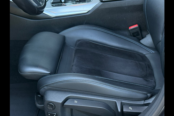 BMW 3-serie 320i High Executive M-Sport Dealer onderhouden