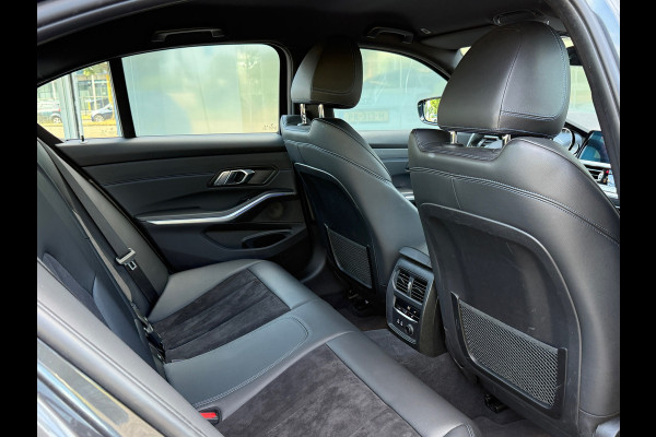 BMW 3-serie 320i High Executive M-Sport Dealer onderhouden