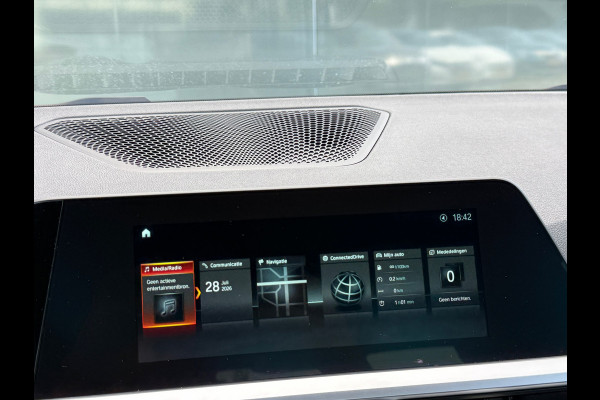 BMW 3-serie 320i High Executive M-Sport Dealer onderhouden