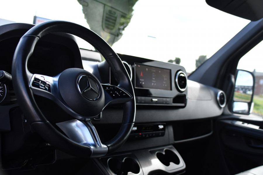 Mercedes-Benz Sprinter 319 1.9 CDI L2H2 Pro Black Edition FACELIFT! Adaptieve Cruise, luchtvering, Camera, LED, 10,5'' Mbux, Standkachel, Stoelverwarming, Sensoren, Uniek!