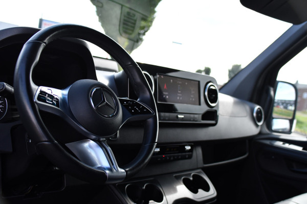 Mercedes-Benz Sprinter 319 1.9 CDI L2H2 Pro Black Edition FACELIFT! Adaptieve Cruise, luchtvering, Camera, LED, 10,5'' Mbux, Standkachel, Stoelverwarming, Sensoren, Uniek!