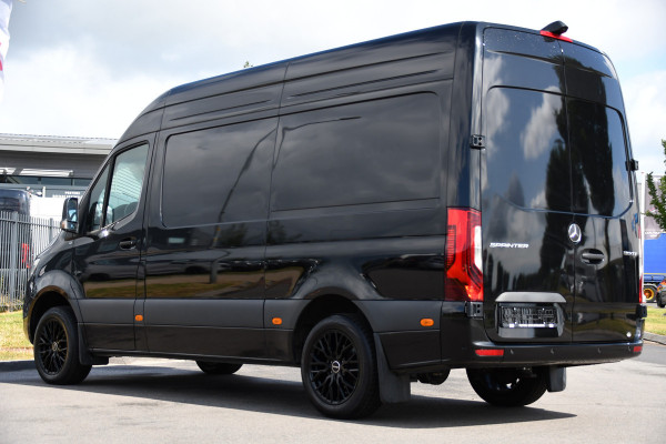 Mercedes-Benz Sprinter 319 1.9 CDI L2H2 Pro Black Edition FACELIFT! Adaptieve Cruise, luchtvering, Camera, LED, 10,5'' Mbux, Standkachel, Stoelverwarming, Sensoren, Uniek!