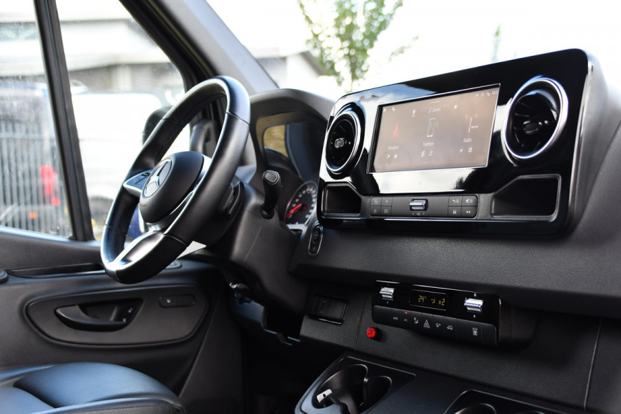 Mercedes-Benz Sprinter 319 1.9 CDI L2H2 Pro Black Edition FACELIFT! Adaptieve Cruise, luchtvering, Camera, LED, 10,5'' Mbux, Standkachel, Stoelverwarming, Sensoren, Uniek!