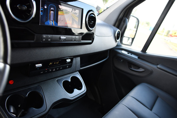 Mercedes-Benz Sprinter 319 1.9 CDI L2H2 Pro Black Edition FACELIFT! Adaptieve Cruise, luchtvering, Camera, LED, 10,5'' Mbux, Standkachel, Stoelverwarming, Sensoren, Uniek!