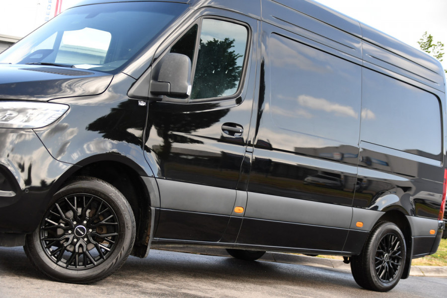 Mercedes-Benz Sprinter 319 1.9 CDI L2H2 Pro Black Edition FACELIFT! Adaptieve Cruise, luchtvering, Camera, LED, 10,5'' Mbux, Standkachel, Stoelverwarming, Sensoren, Uniek!