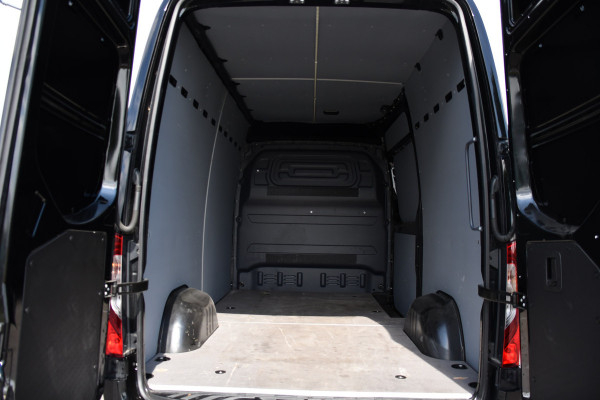 Mercedes-Benz Sprinter 319 1.9 CDI L2H2 Pro Black Edition FACELIFT! Adaptieve Cruise, luchtvering, Camera, LED, 10,5'' Mbux, Standkachel, Stoelverwarming, Sensoren, Uniek!