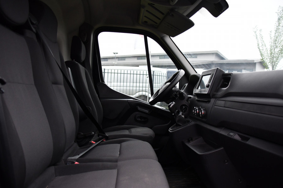Renault Master T35 2.3 dCi 150 L2H2 Black Edition Cruise, Camera, Carplay, 150pk, Automaat Multimedia, LED, NAVI, Trekhaak, Uniek!