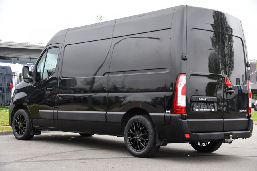 Renault Master T35 2.3 dCi 150 L2H2 Black Edition Cruise, Camera, Carplay, 150pk, Automaat Multimedia, LED, NAVI, Trekhaak, Uniek!