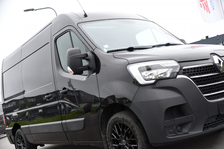 Renault Master T35 2.3 dCi 150 L2H2 Black Edition Cruise, Camera, Carplay, 150pk, Automaat Multimedia, LED, NAVI, Trekhaak, Uniek!
