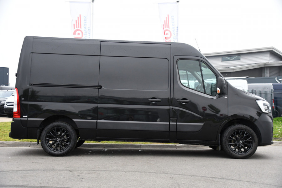 Renault Master T35 2.3 dCi 150 L2H2 Black Edition Cruise, Camera, Carplay, 150pk, Automaat Multimedia, LED, NAVI, Trekhaak, Uniek!