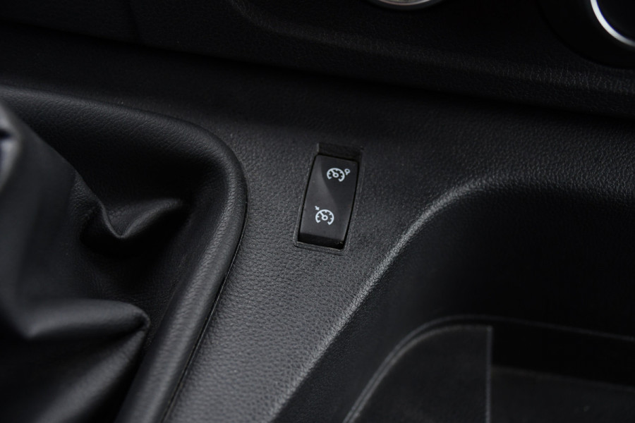 Renault Master T35 2.3 dCi 150 L2H2 Black Edition Cruise, Camera, Carplay, 150pk, Automaat Multimedia, LED, NAVI, Trekhaak, Uniek!